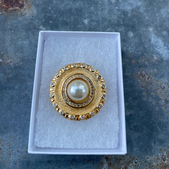 Vintage, rare Dior 1990 CHC Grossé signed gold tone Brooch with large faux Pearl - Picture 1 of 4